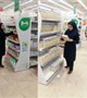 بازديد كارشناسان  اداره غذا  از فروشگاه های  زنجیر ه ای   سطح شهر کرمان در ایام تعطیلات نوروز